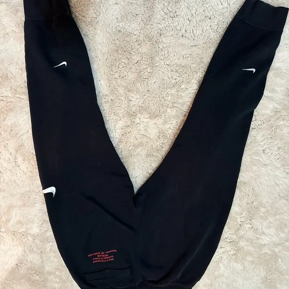 Nike Jogger Sweatpants - Picture 3 of 4